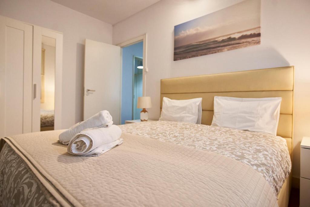 Riverside (with 3 Bedrooms) by JC photo 3
