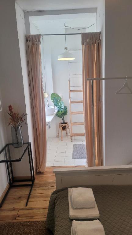 Tiny suite with private bathroom - Bairro Alto photo 3
