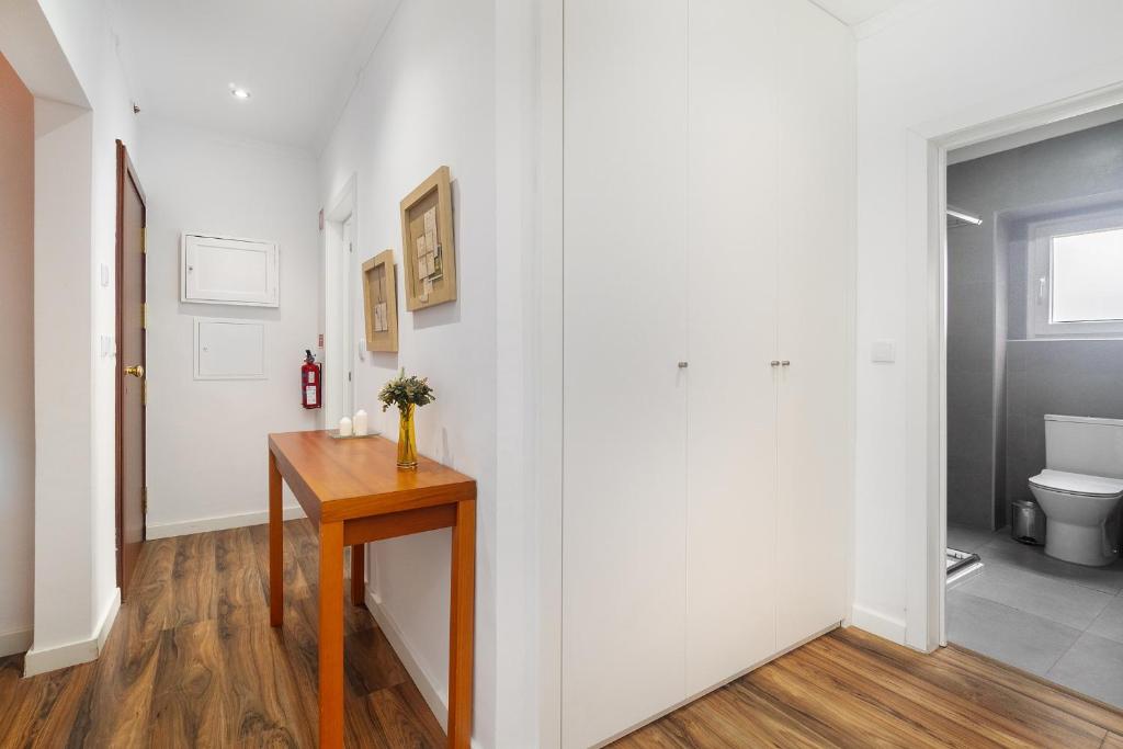 Atlântico Stays Portugal - Authentic Lisbon suburbs apartment photo 3