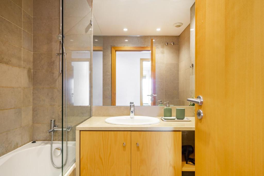 WHome Panoramic View with Elevator photo 3