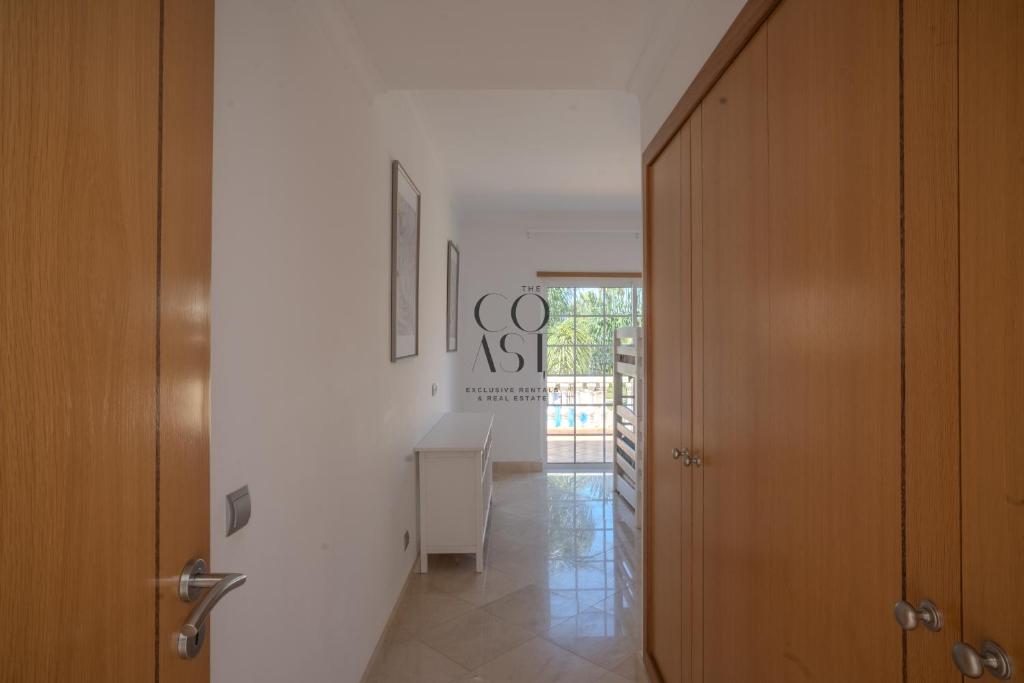Sunny Escape w Pool & Garden by The Coast Exclusive Rentals photo 3