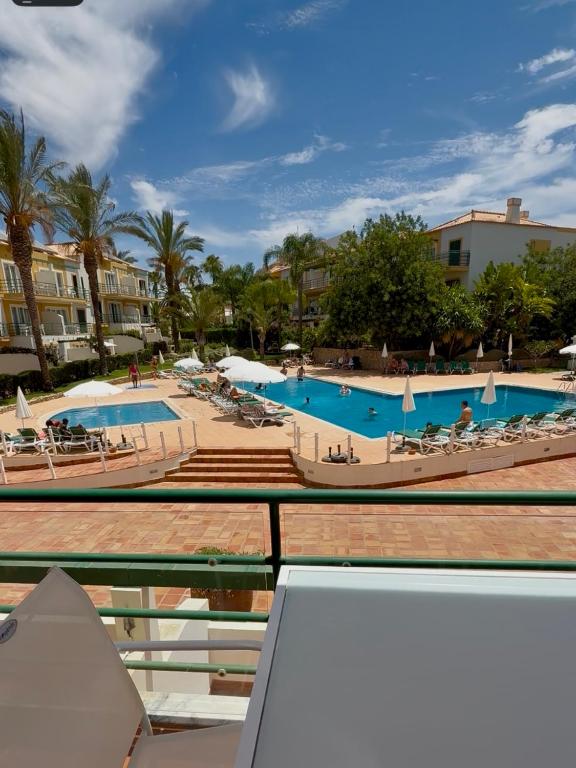 T2 com varanda e vista piscina na Quinta do Morgado — photo 1