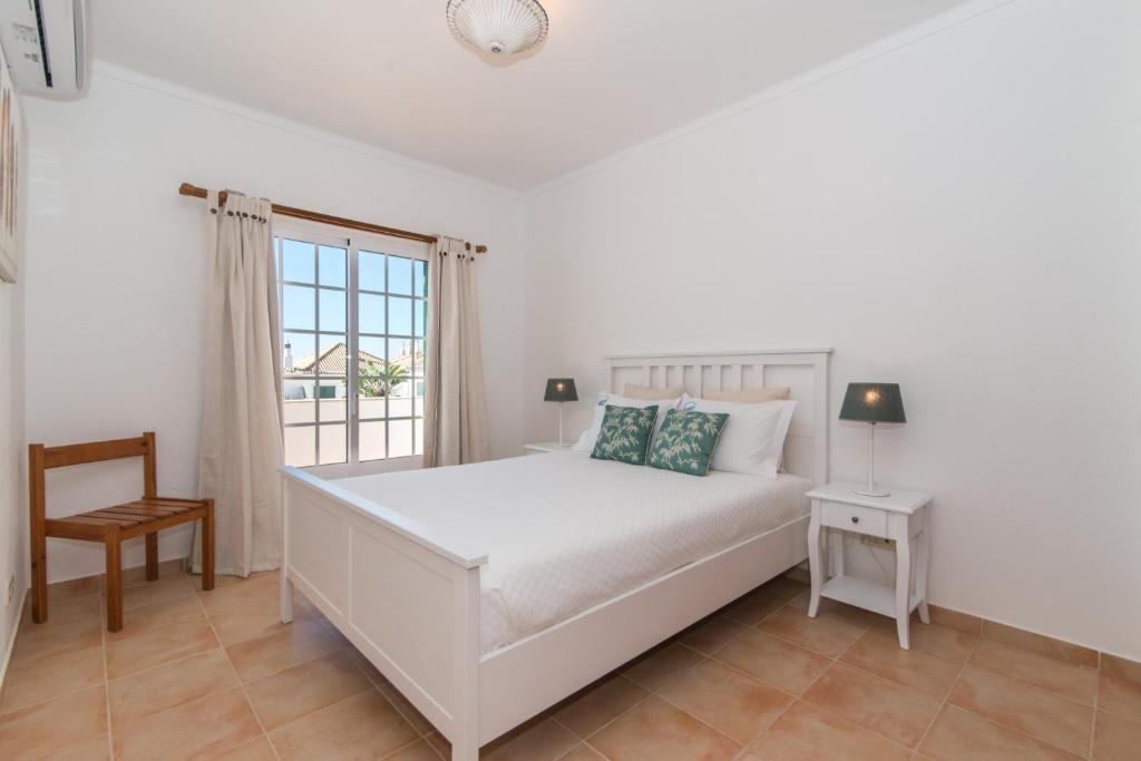 Casa Oceanus - 2BDR w Pool & Relaxing Balcony - 5 mins Downtown photo 2