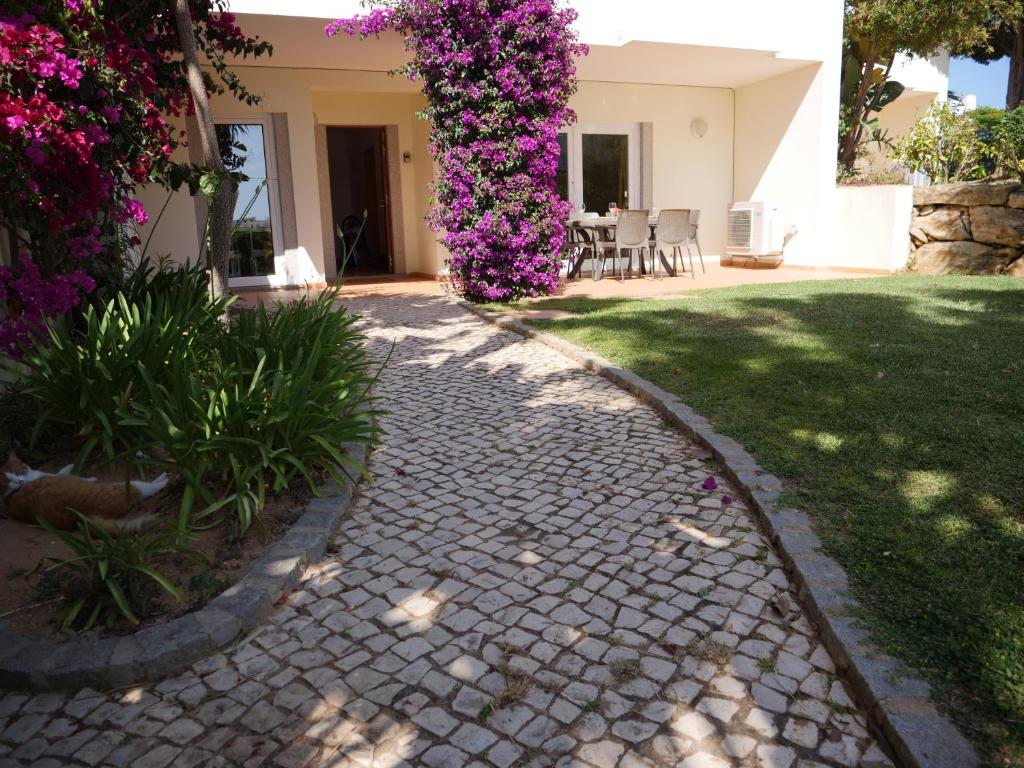 Spacious Apartment near Porto de Mos Beach photo 3