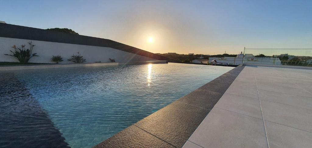 Sunrise Villa by Laranjal Rentals photo 2