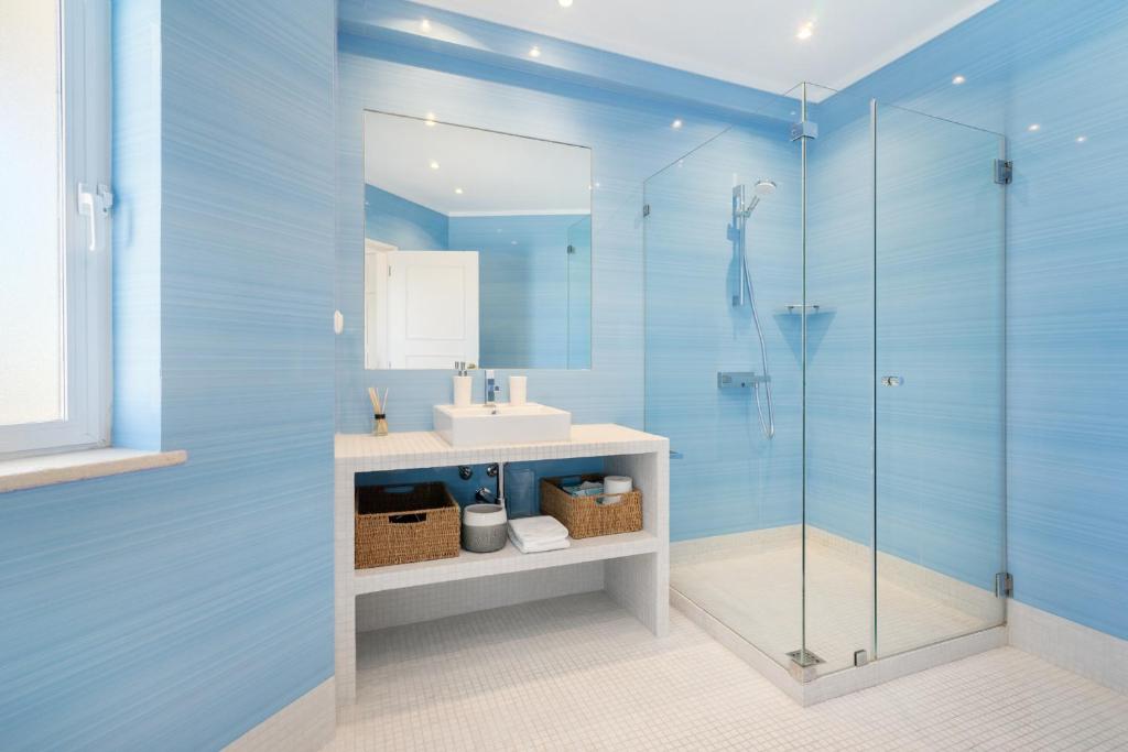 Luxury Private Family Villa with Pool AC & Parking photo 3