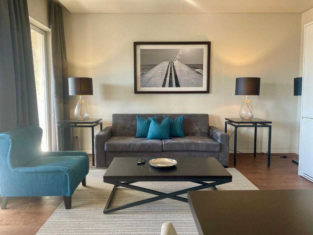 Lisbon Finestay 8 Building apt with balcony and city view — photo 1