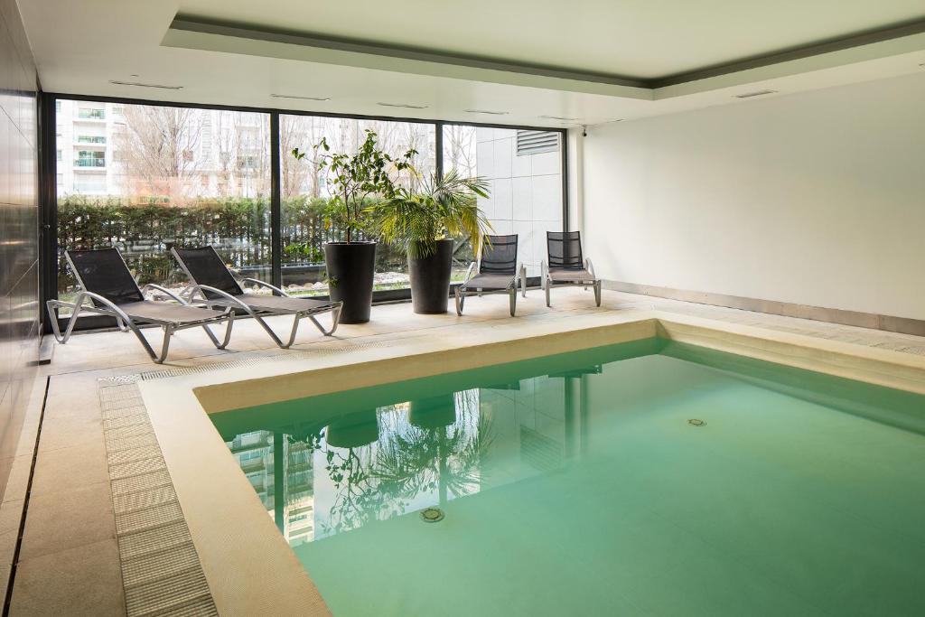 Skyscraper Riverview Lisbon with Indoor Pool — photo 1