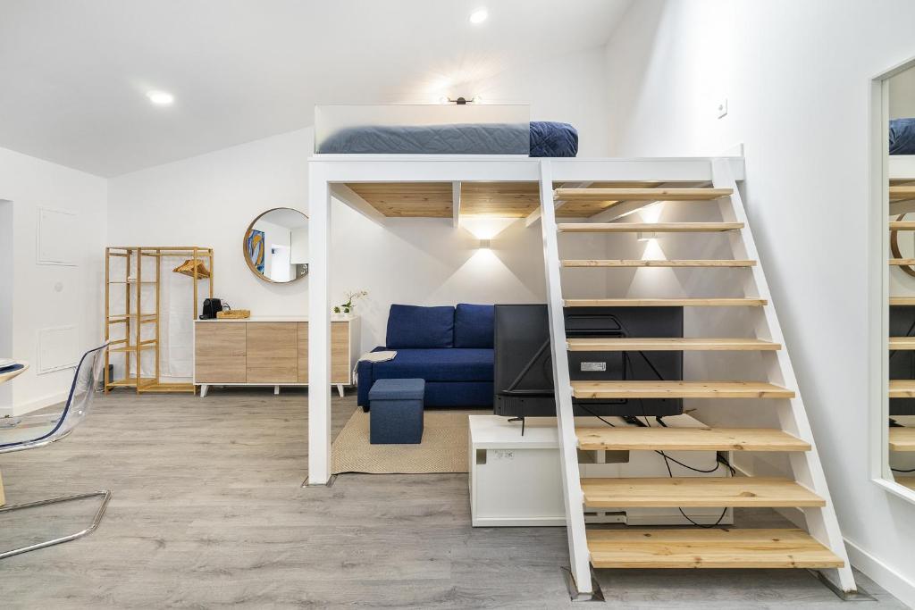 WHome Urban Escape: 1-BR w/mezzanine near Campo Ourique — photo 1