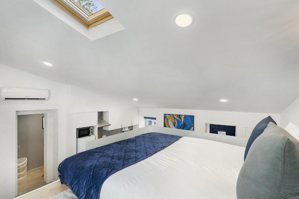 WHome Urban Escape: 1-BR w/mezzanine near Campo Ourique photo 2
