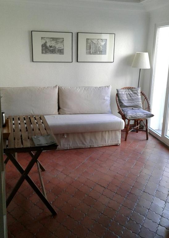 Sunny and cozy room close to Cascais center photo 2
