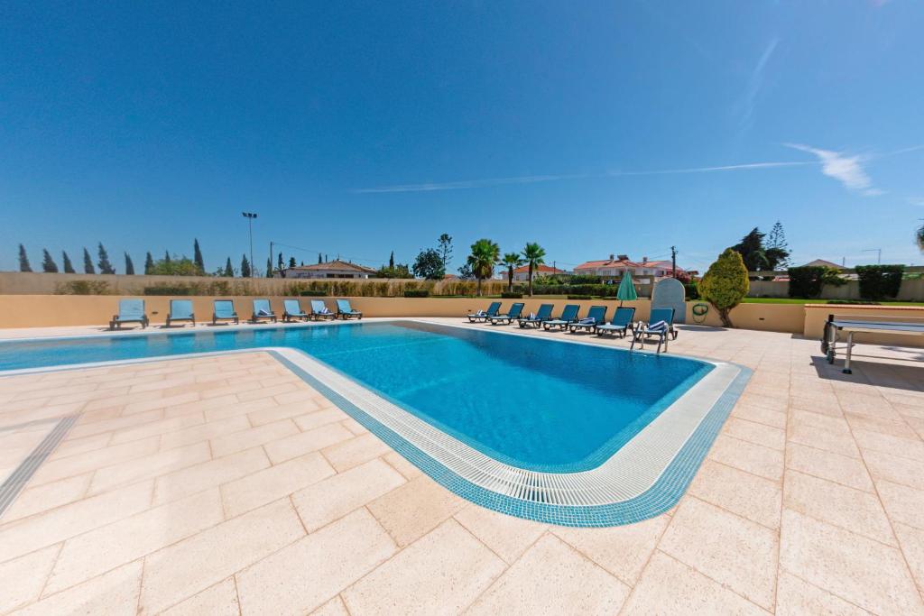 Stunning Villa with Heated Pool photo 2