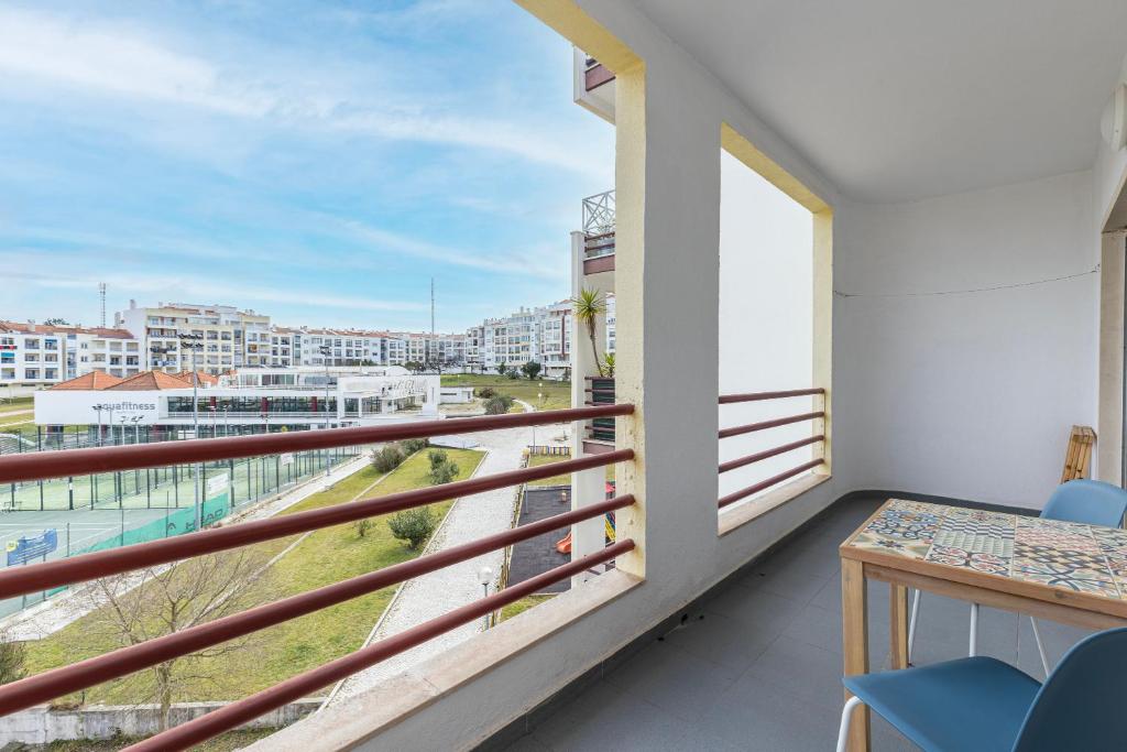 Sunny 2 BDR Apartment by LovelyStay — photo 1