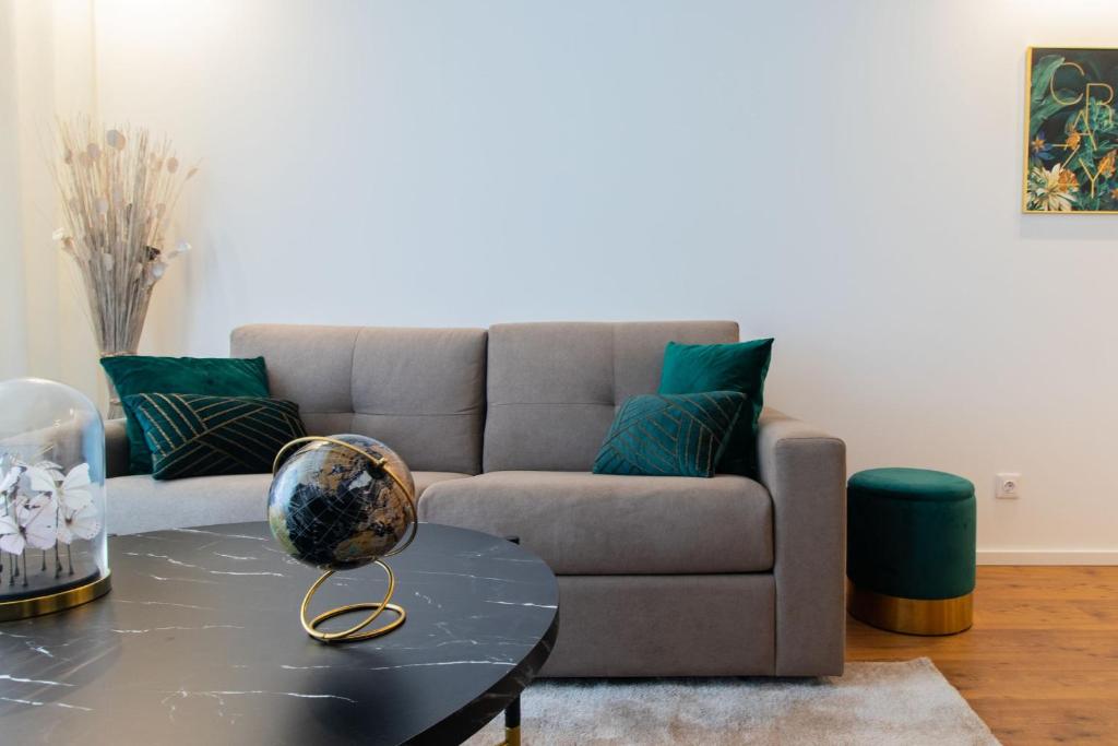 Stunning Apartment w/ Free Parking by LovelyStay — photo 1