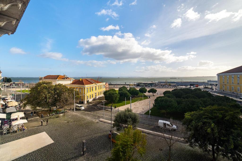 WHome Majestic Lisbon Stay with Breathtaking River Views — photo 1
