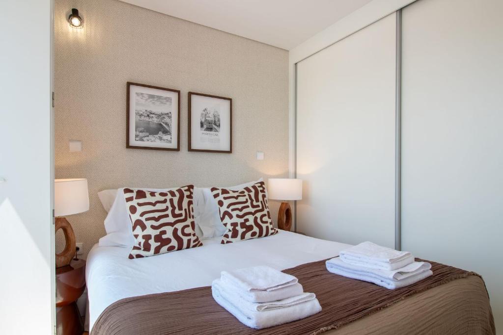 Stylish & Sunny 2BR near Heroísmo by LovelyStay — photo 1