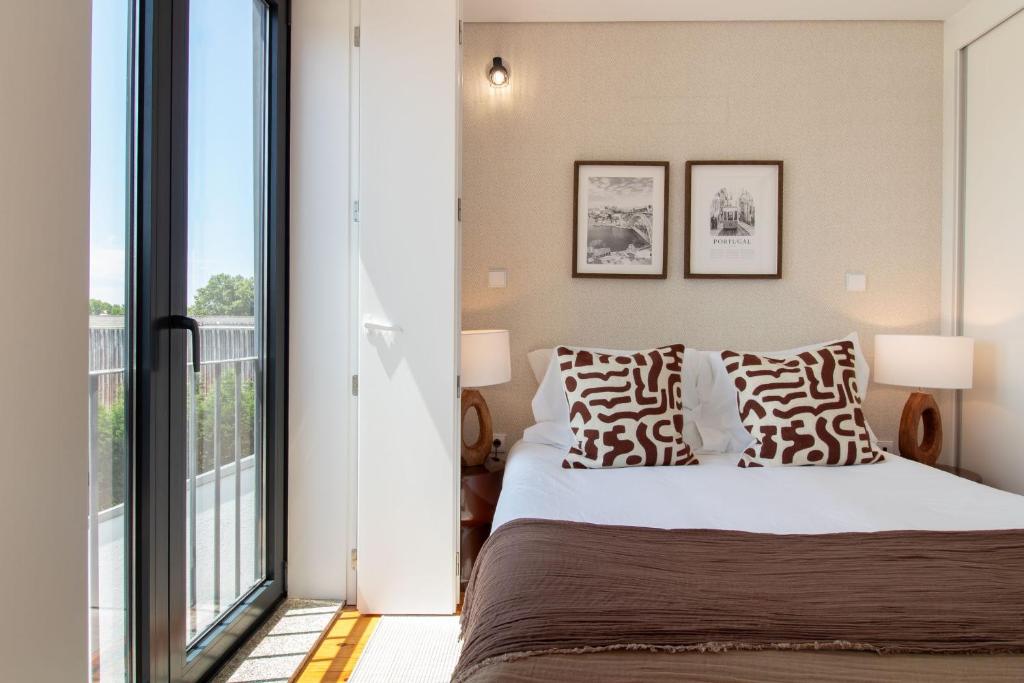 Stylish & Sunny 2BR near Heroísmo by LovelyStay photo 2