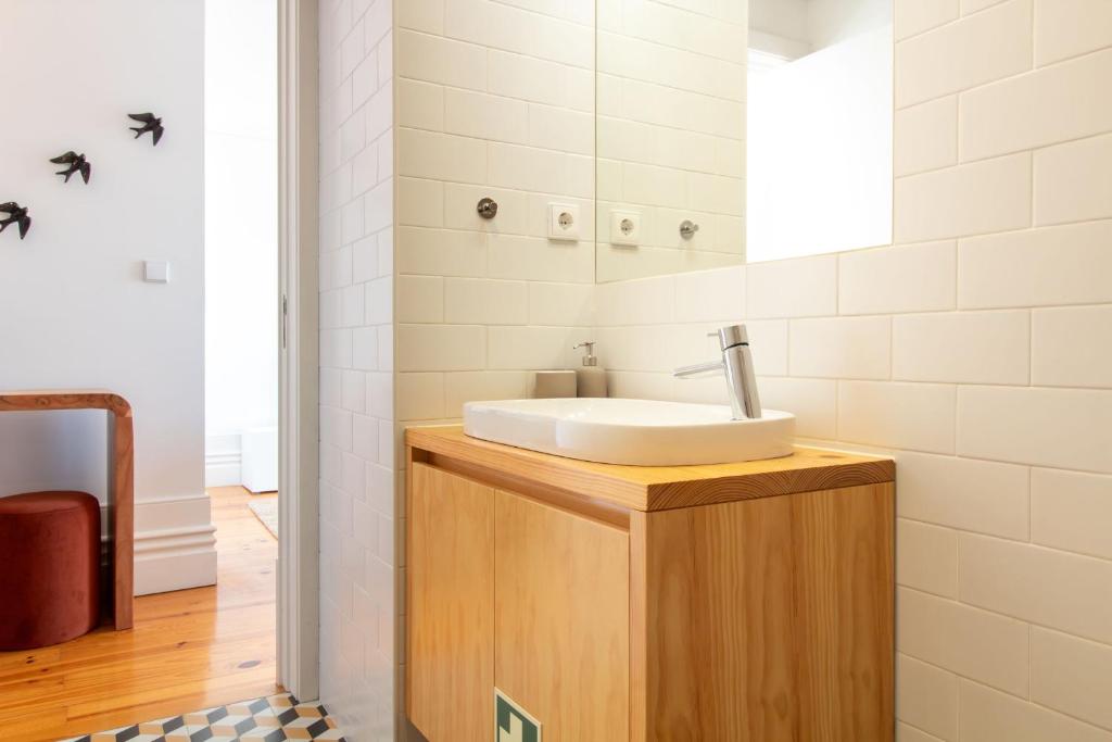 Stylish & Sunny 2BR near Heroísmo by LovelyStay photo 3