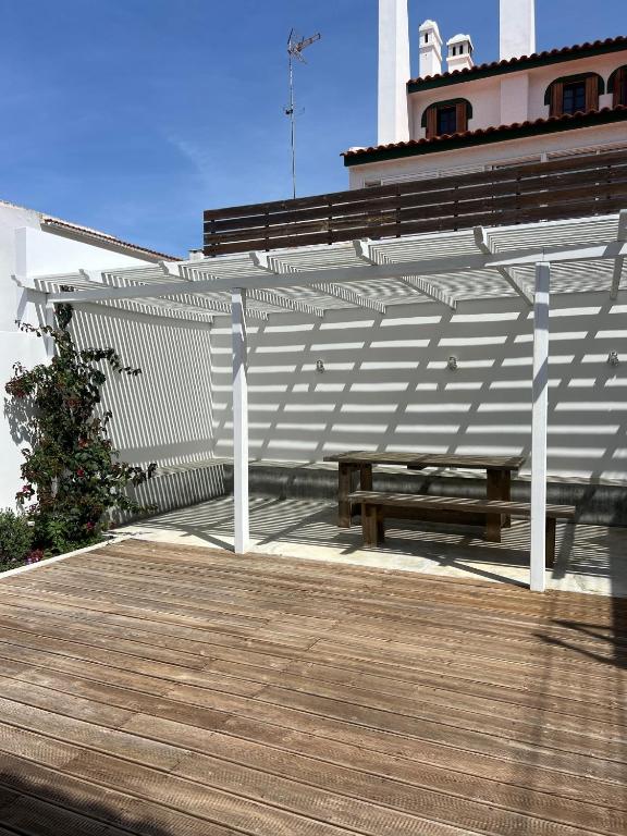 Sunshine Patio Getaway — photo 1