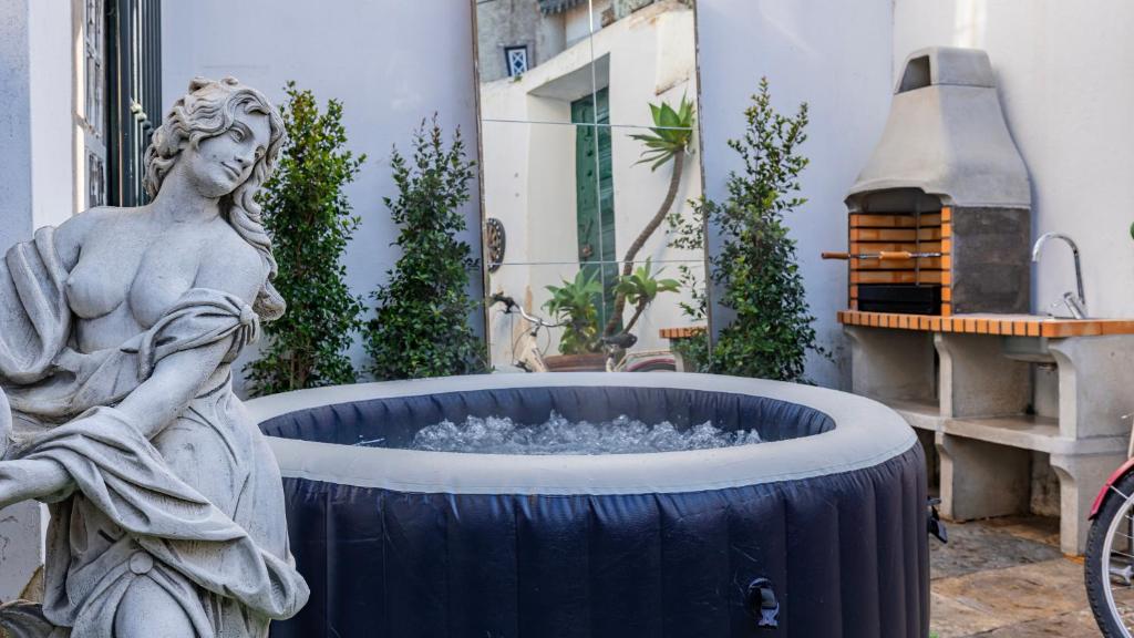 Sintra WOW - Unique double Smart Room in 17th century Palace! Hot tub photo 2