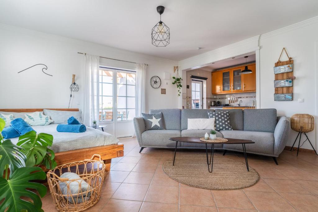 Sweet Home Arrifana - Beachhouse by Lisbeyond — photo 1