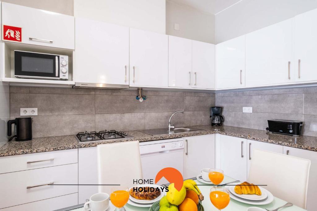 #099 1BR Caliços Quiet & Local photo 3