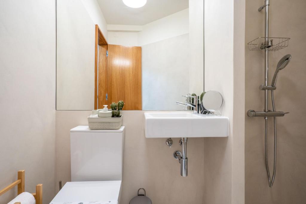 Sublime Downtown Retreat by ELSA photo 3