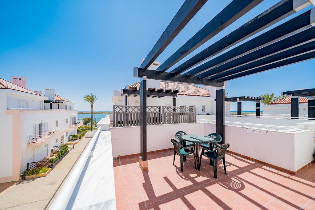 Traditional Seaside Tavira Apartment — photo 1