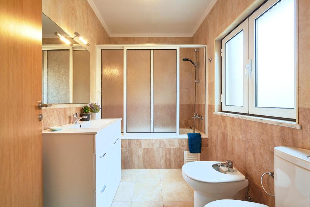 Spacious and Renovated Apartment With Amazing Patio photo 2