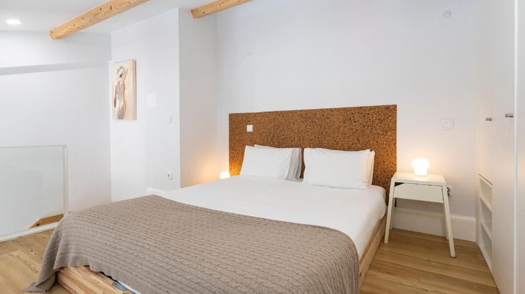 Stylish Duplex with Balcony in Porto by LovelyStay photo 2