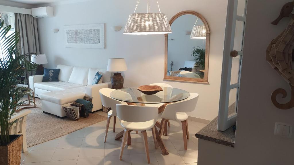 Three Palms Apartment photo 2