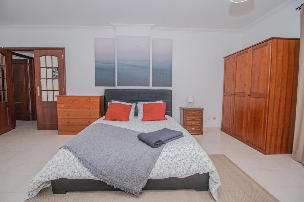 Charming Private Rooms in an Apartment A2 Penha - Faro — photo 1