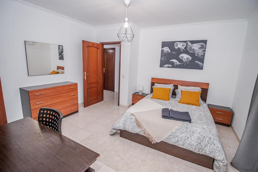 Charming Private Rooms in an Apartment A2 Penha - Faro photo 2