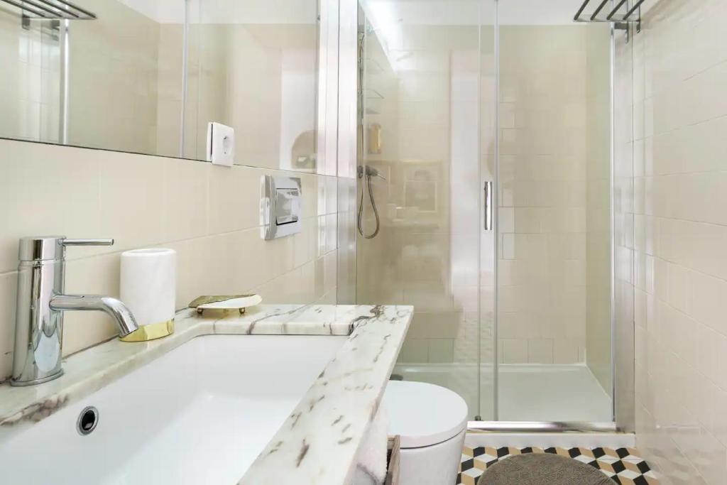 Studio Duplex w/ AC In Praça República by LovelyStay photo 3
