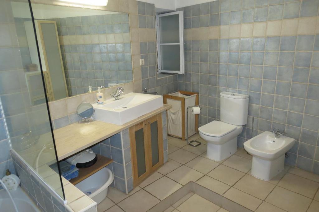 Alfama 28 Tram photo 3