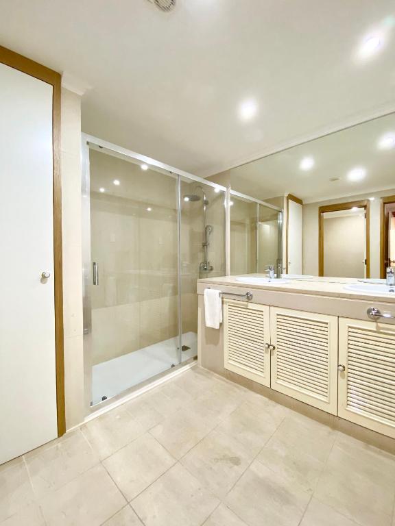 Home Out Luxury Marina Apartment - 2 Bedrooms Sea View photo 3