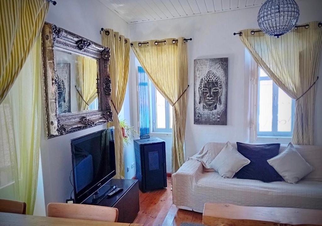 The Corner House - Charming Rustic Home in the Heart of Monchique photo 2