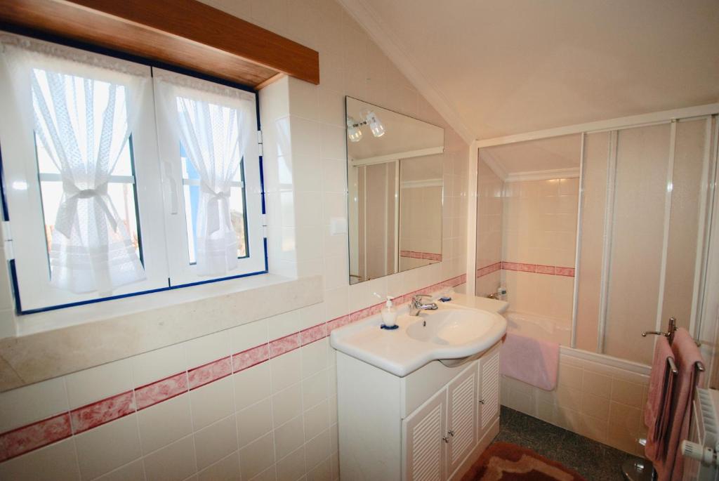 Ship - 4 bedroom duplex with sea and pool views photo 3
