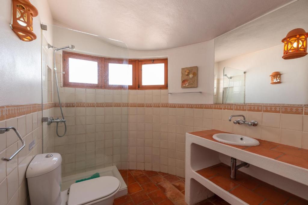 Oura Family House photo 3