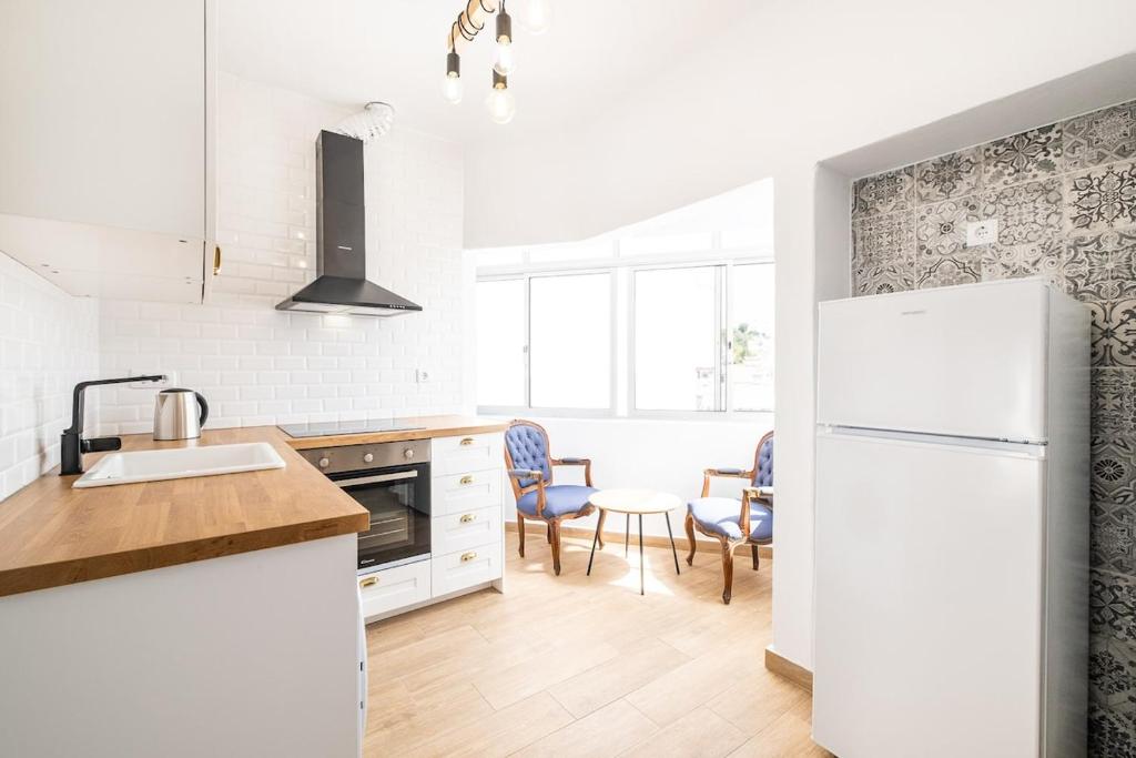 SERAFIM BEACH APARTMENT - Heart of the Old Town — photo 1