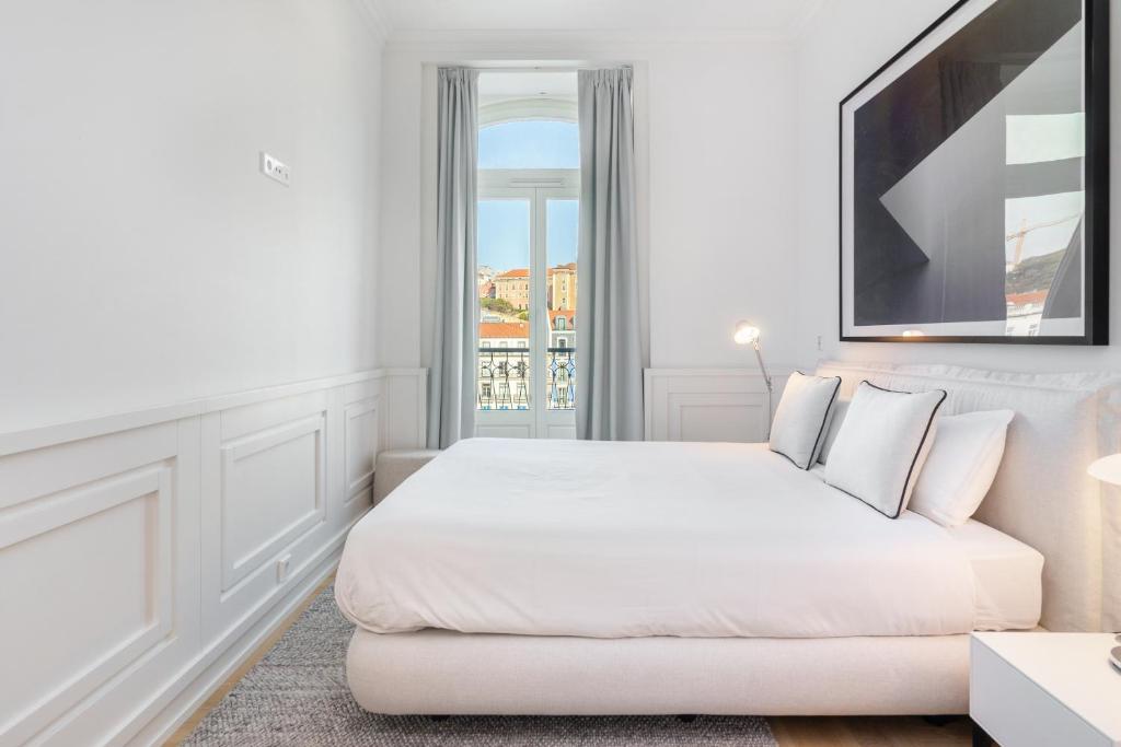 WHome The Boulevard Prime Location with AC & Elevator photo 2