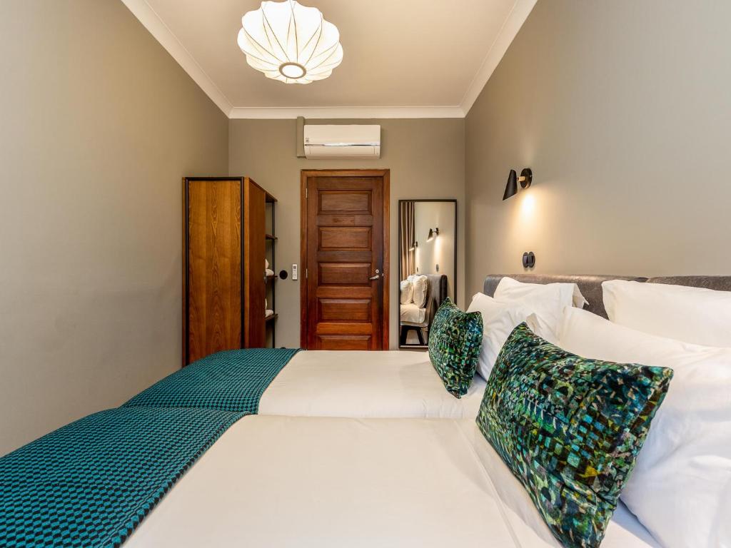 Spacious 4-Bedroom Apartment in Porto photo 2