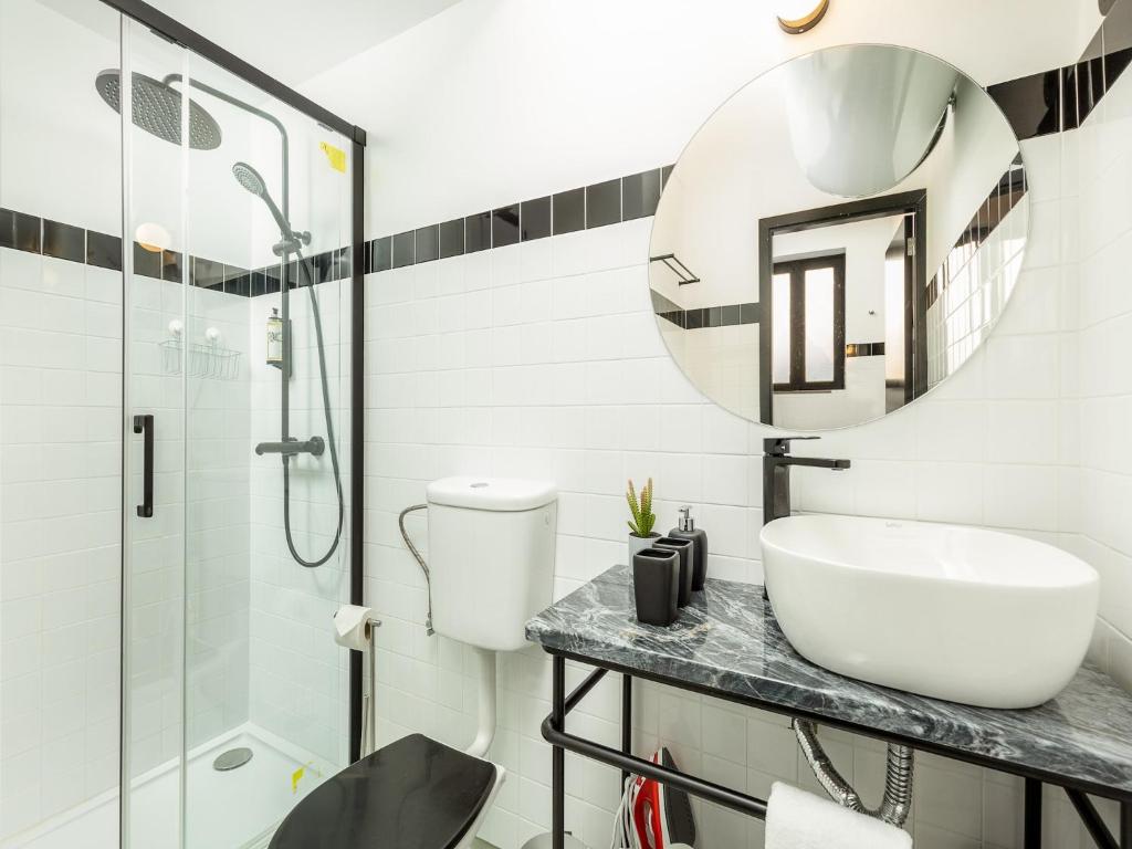 Spacious 4-Bedroom Apartment in Porto photo 3