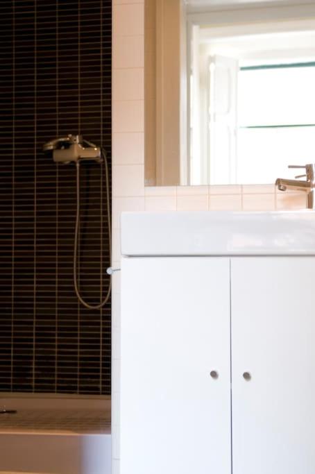 Romantic & Renewed 1 bedroom Apartment in Campolide - 1E photo 3