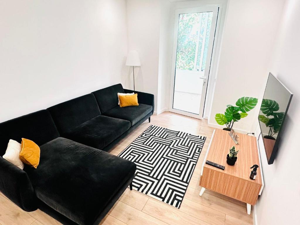 The Antonio Pedro House - NO 2D - Stunning Three-Bedroom Apartment — photo 1