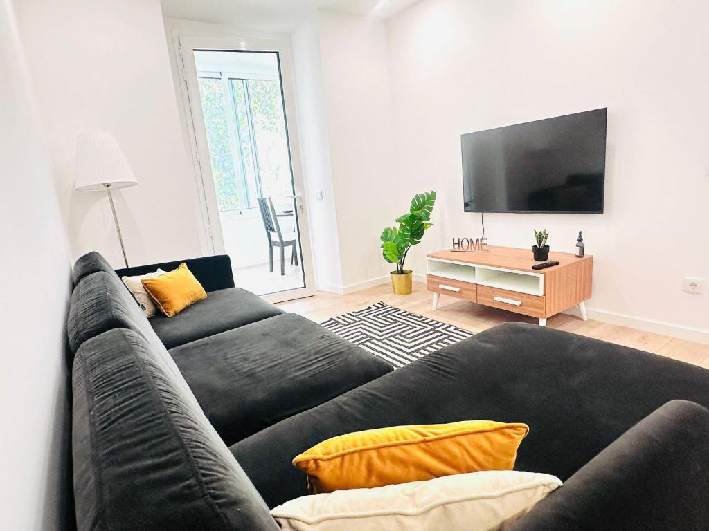 The Antonio Pedro House - NO 2D - Stunning Three-Bedroom Apartment photo 2