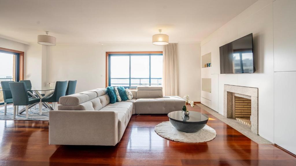 Seaside 3BR Flat in Póvoa by LovelyStay photo 2
