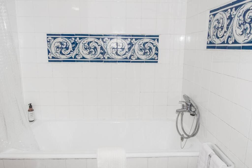 Traditional and Charming Flat - 15min to the sea photo 3