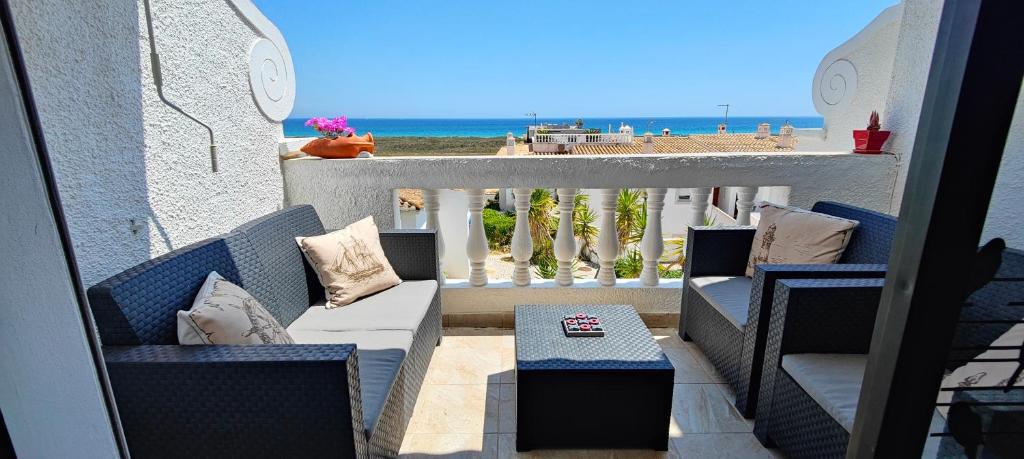 The Swallow's rest beach house - Meia Praia — photo 1