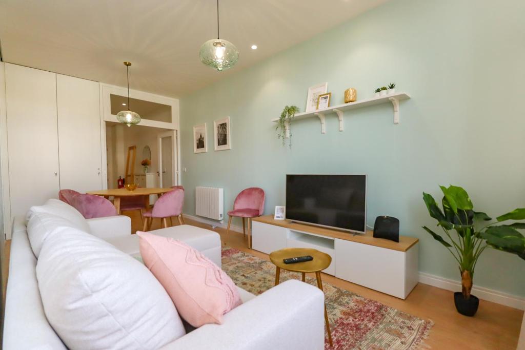 Santa Luzia Views - Modern City Centre Apartment with Iconic Views photo 3